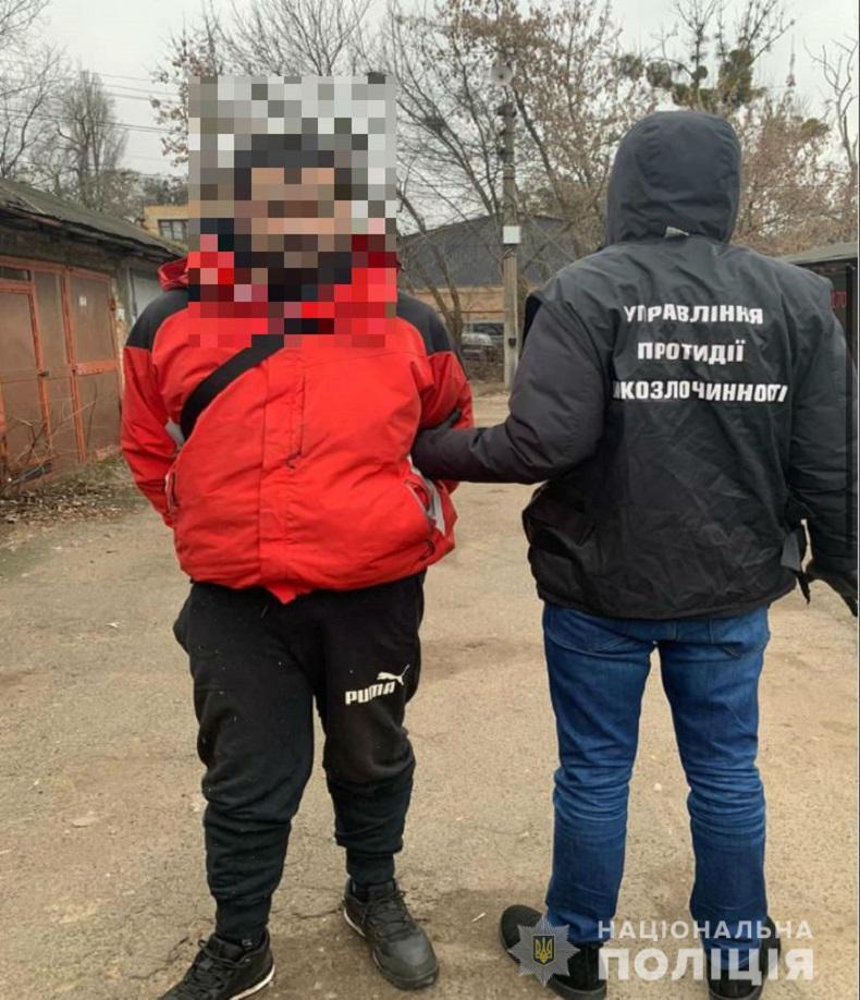 На столичному Печерську правоохоронці викрили групу наркозбувачів