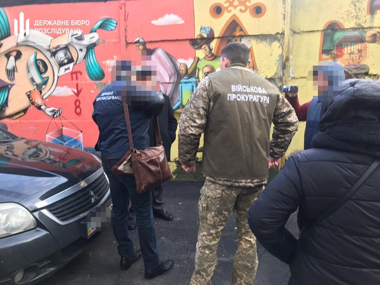 У Києві посадовця Державного космічного агентства викрили на доларовому хабарі (фото)