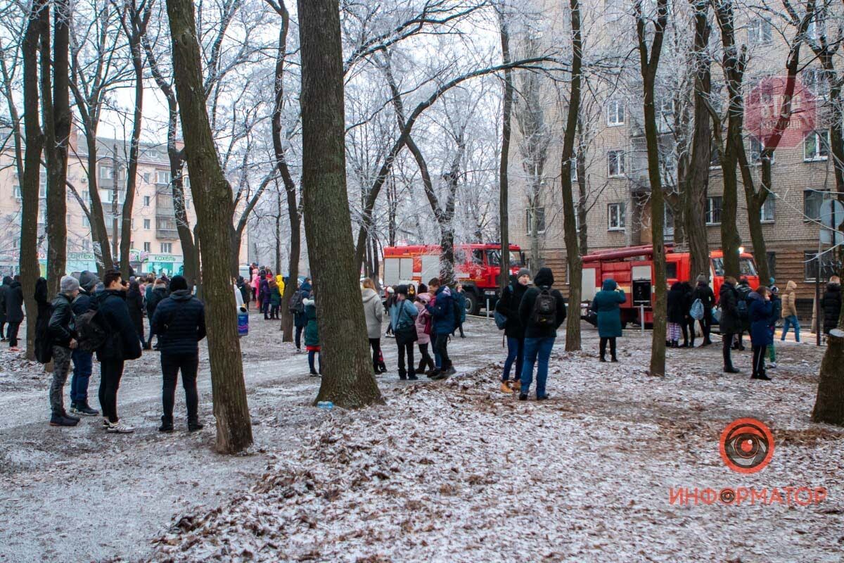 В Дніпрі загорівся гуртожиток: студентів евакуювали (фото)