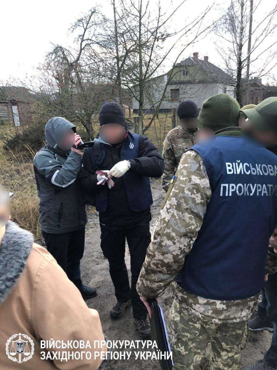 Правоохоронці викрили військовослужбовця Луцького прикордонного загону на 20 тисяч гривень неправомірної вигоди
