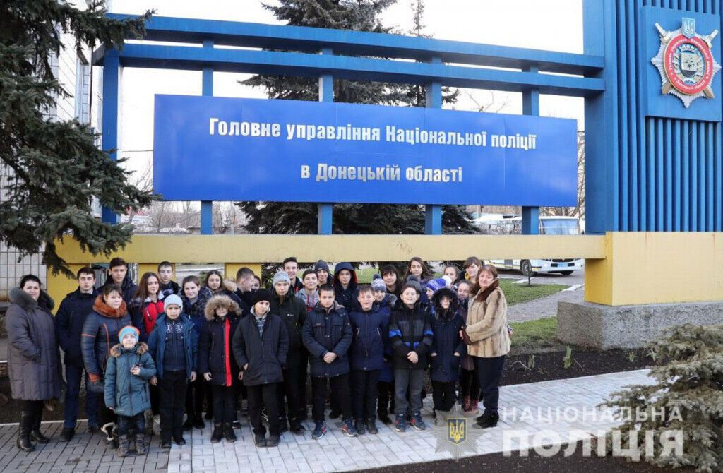 Поліцейські Донеччини організували для школярів змістовне дозвілля