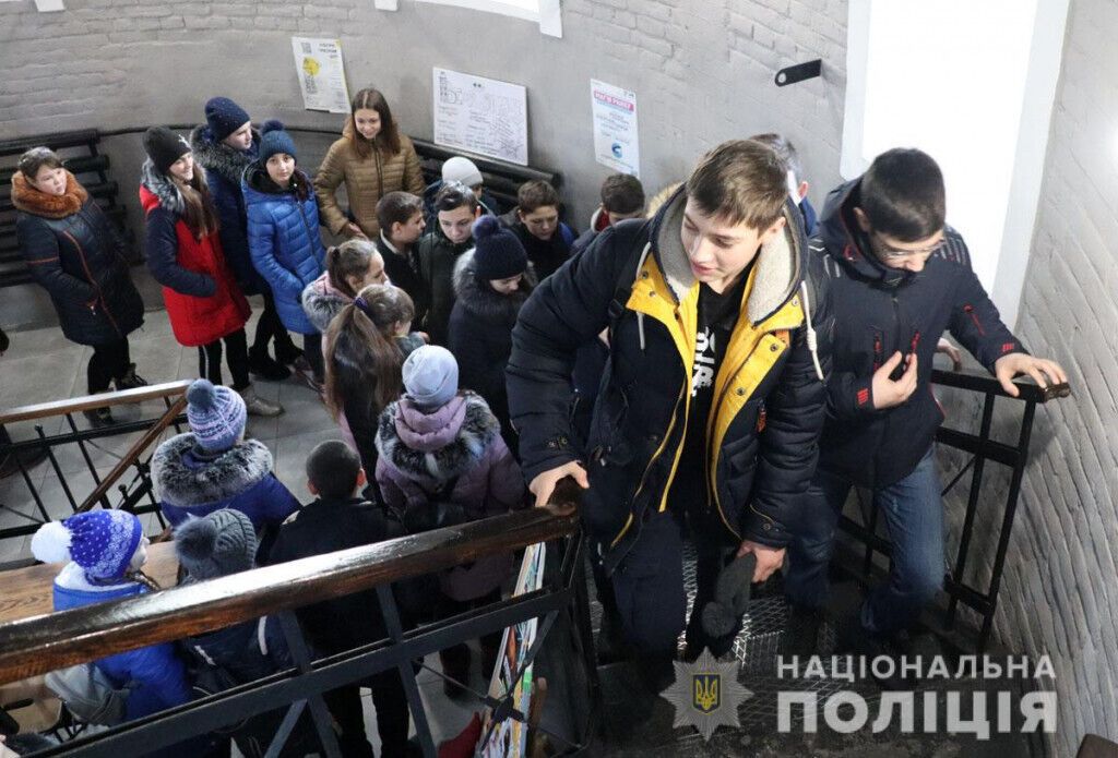 Поліцейські Донеччини організували для школярів змістовне дозвілля