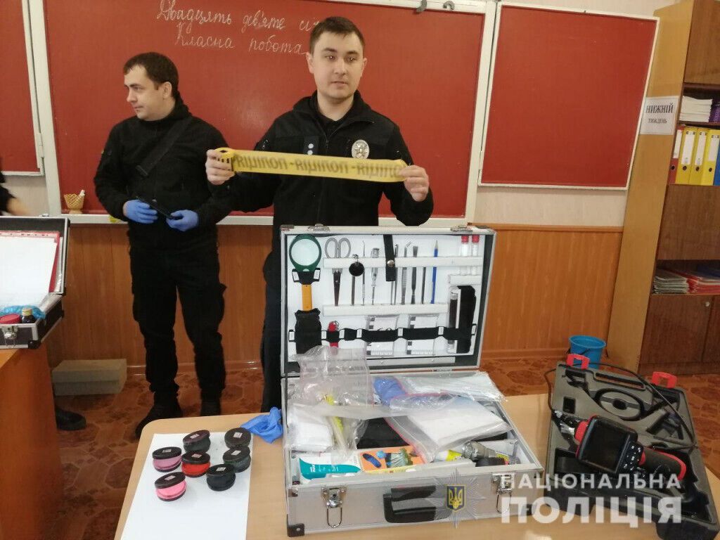 Майстер-клас від криміналістів: старшокласники з Маріуполя практикувалися збирати сліди злочину