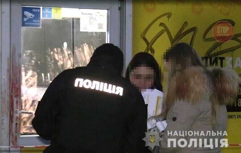 У Києві поліція затримала чоловіка за скоєння розбійного нападу (фото, відео)