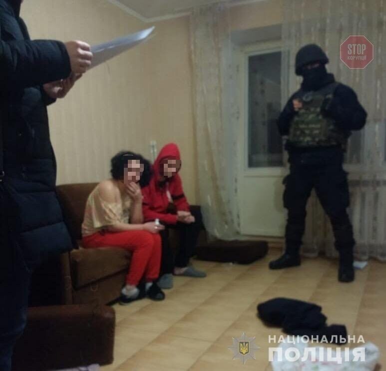 Пропонували працювати моделлю, натомість відправляли у ''сексуальне рабство'' - затримали вербувальників повій