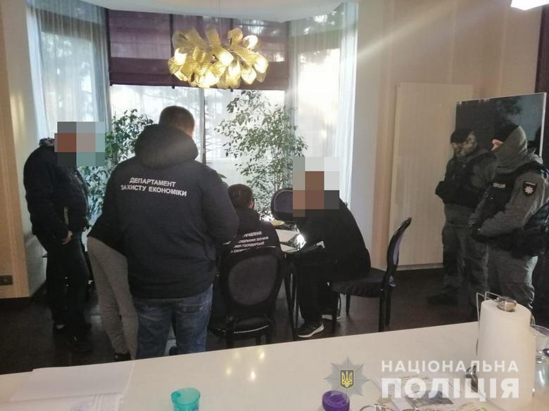 Столичні слідчі скерували до суду обвинувальний акт відносно осіб, які привласнили понад 50 мільйонів  гривень фінансової установи