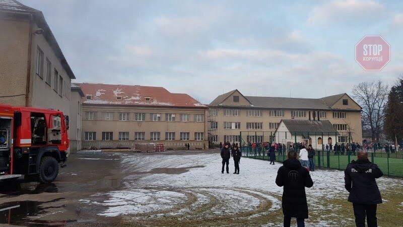Загорання у школі на Закарпатті: учні не постраждали (фото)