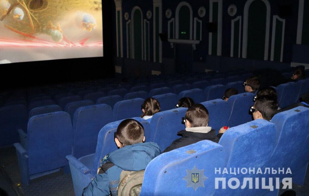 Поліцейські Донеччини організували для школярів змістовне дозвілля
