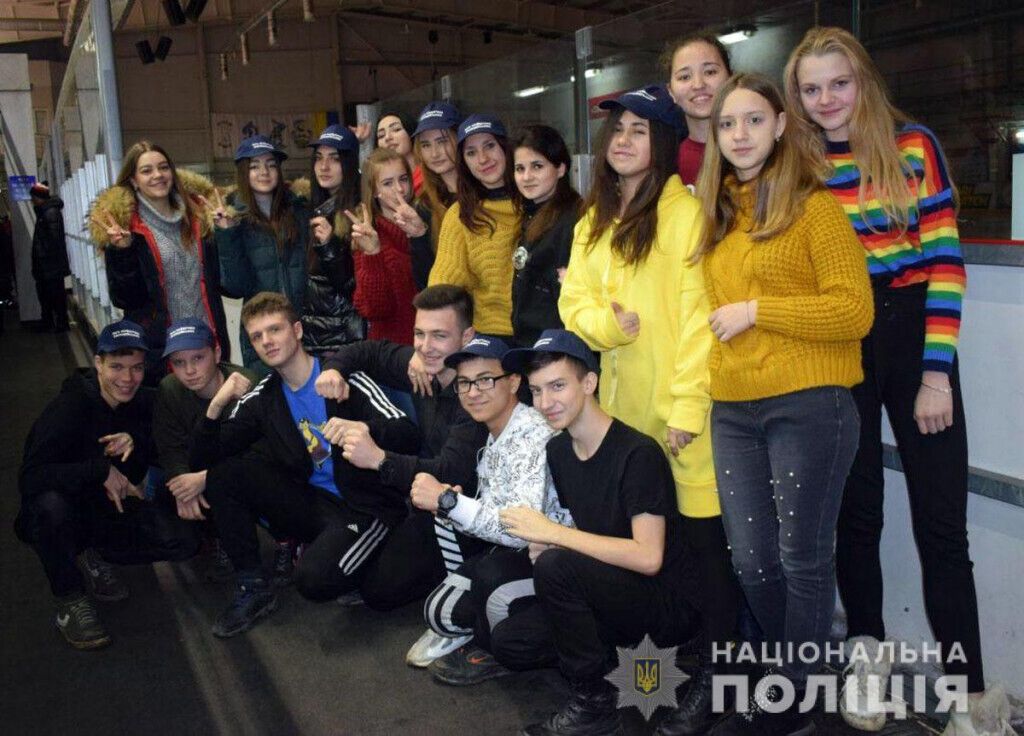 Поліцейські Покровська та лігівці відвідали Дружківську льодову арену