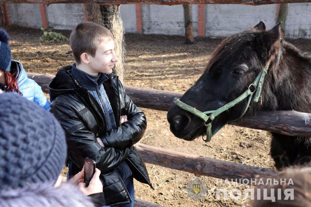Поліцейські Донеччини організували для школярів змістовне дозвілля