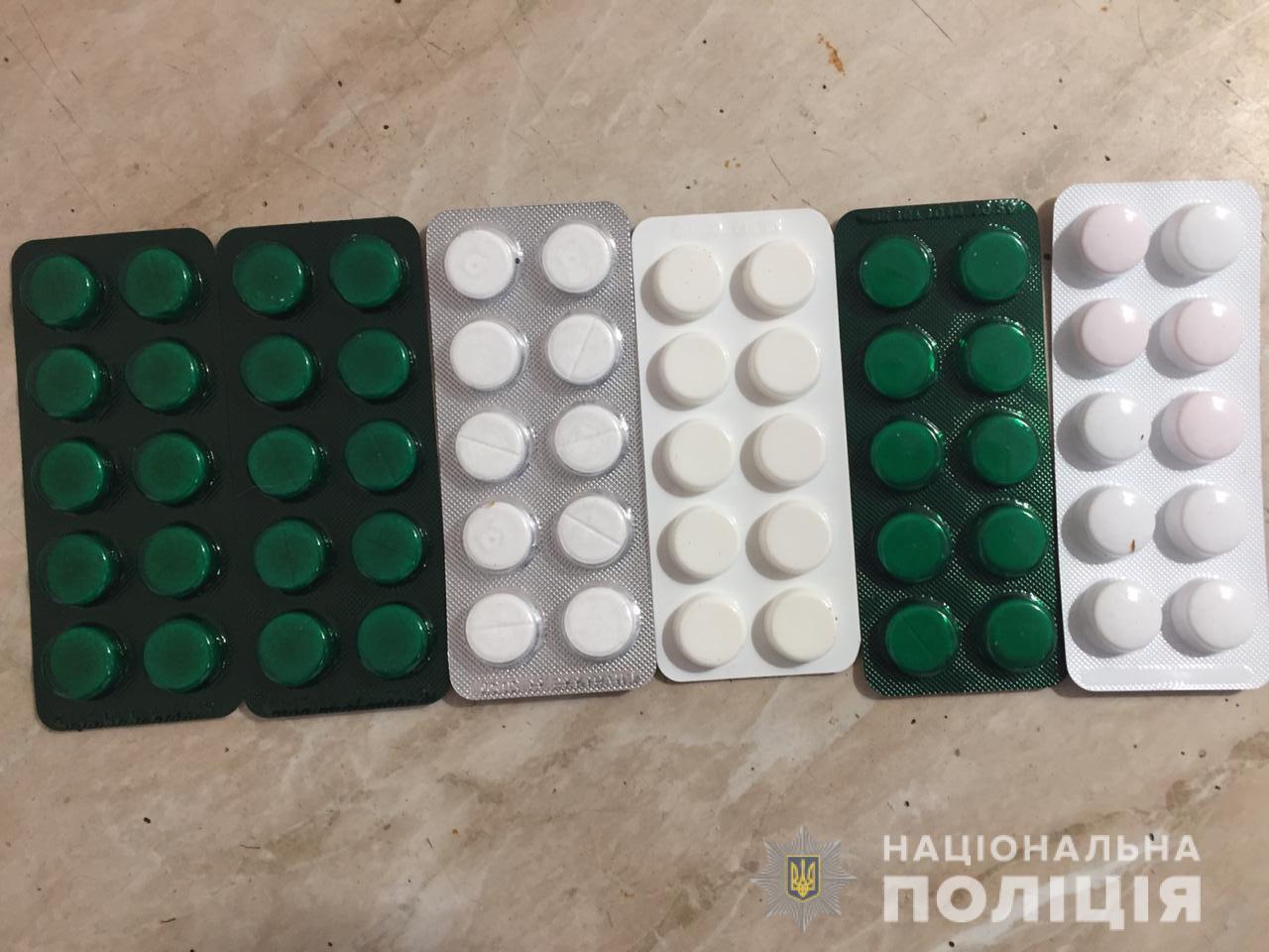 На Львівщині поліцейські взяли під варту зловмисника, котрий передавав наркотичні засоби в установу виконання покарань