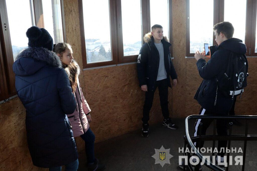 Поліцейські Донеччини організували для школярів змістовне дозвілля