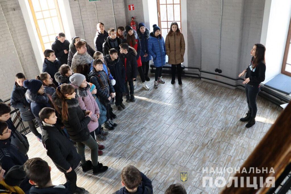 Поліцейські Донеччини організували для школярів змістовне дозвілля