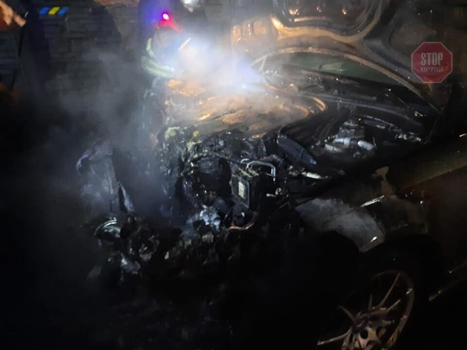 У Рівному згоріла автівка кандидата в депутати (фото)