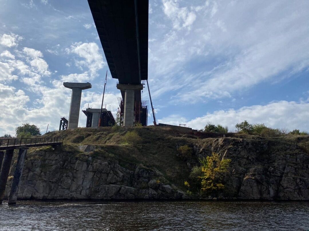 У Запоріжжі завершують бетонування мосту через Дніпро