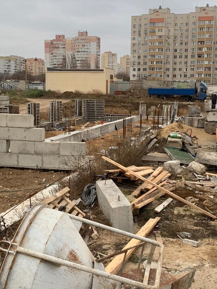 Підрядника підозрюють у привласненні 17 млн грн при будівництві навчального закладу в Одесі (ФОТО)
