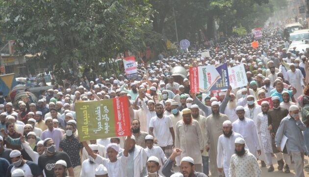 У Бангладеш десятки тисяч людей вийшли на протести через заяви Макрона