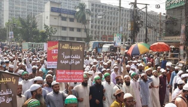 У Бангладеш десятки тисяч людей вийшли на протести через заяви Макрона
