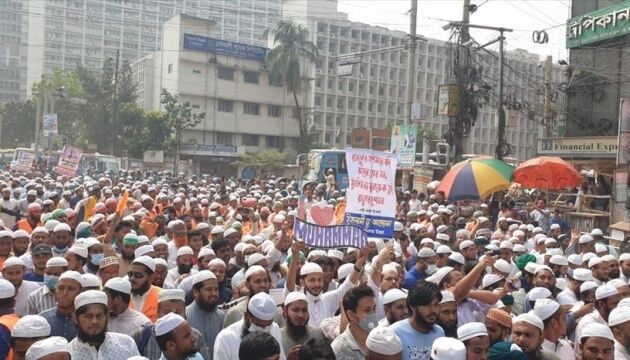 У Бангладеш десятки тисяч людей вийшли на протести через заяви Макрона