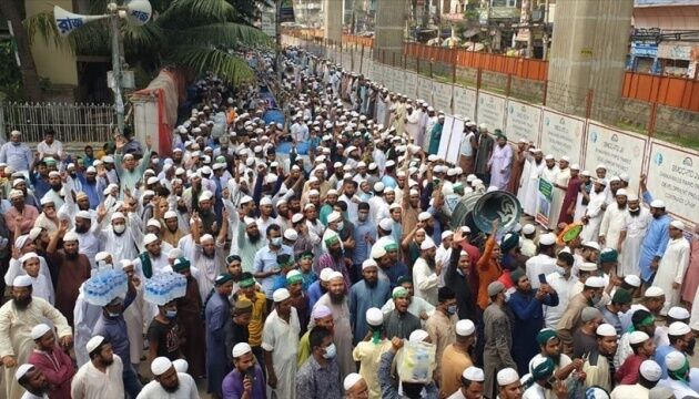 У Бангладеш десятки тисяч людей вийшли на протести через заяви Макрона