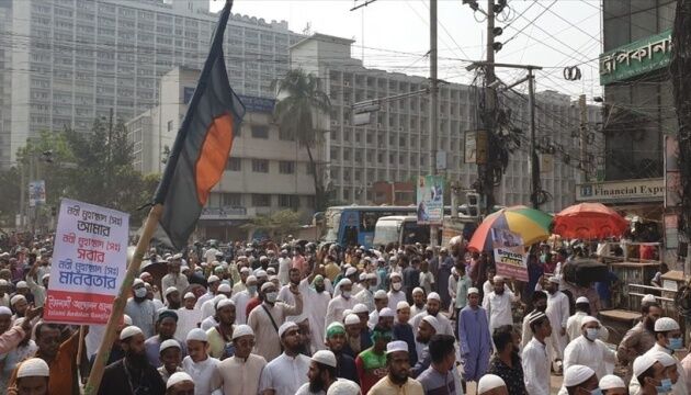 У Бангладеш десятки тисяч людей вийшли на протести через заяви Макрона