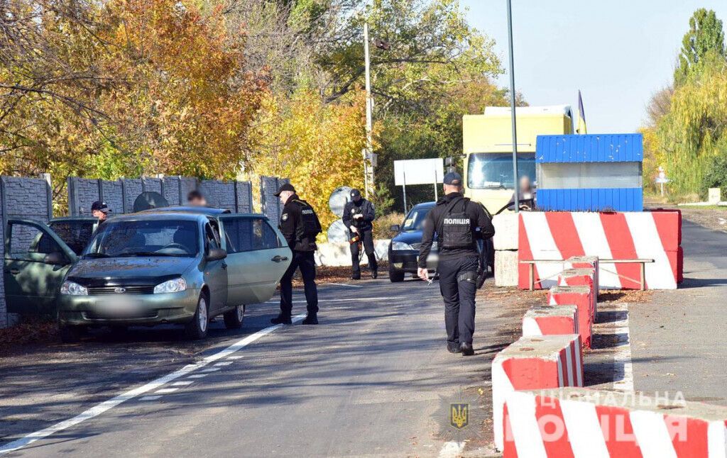 Кожне восьме порушення, яке виявили поліцейські на блокпостах Донеччини, - перевезення наркотиків