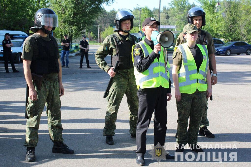 На Донеччині професійні перемовники рятують життя та забезпечують мирні зібрання (ВІДЕО)