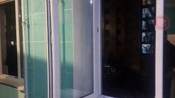 У Херсоні жінка вистрибнула з вікна багатоповерхівки (фото)