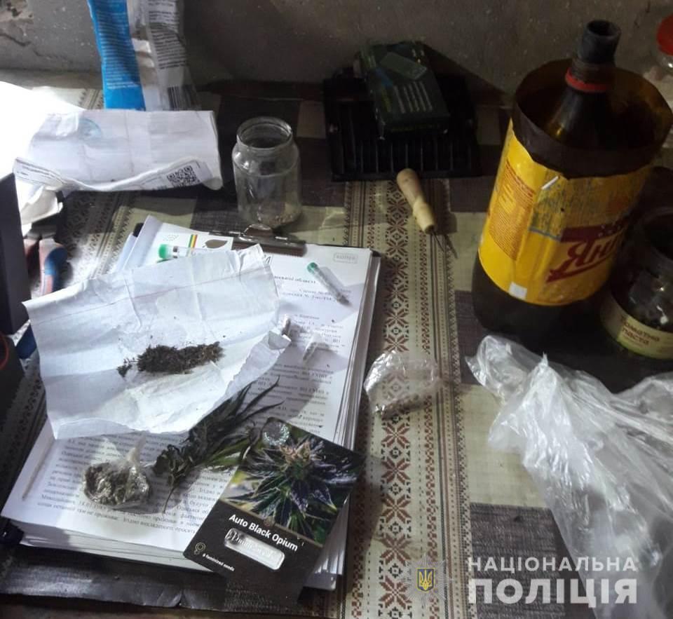 Поліцейські викрили жителя Березівського району у вирощуванні конопель