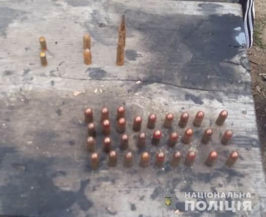 Поліцейські викрили жителя Біляївського району у зберіганні зброї та боєприпасів