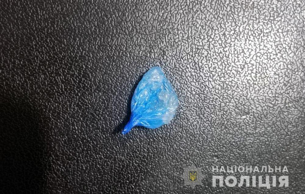 Поліцейські Селидового викрили жінку, яка намагалася передати наркотики засудженому