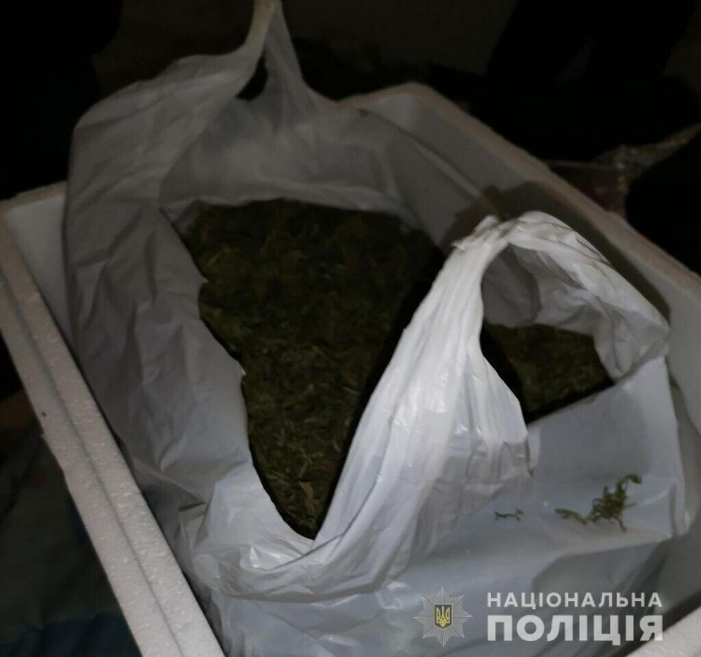 Поліцейські вилучили у жителя Краматорська близько 2 кг марихуани