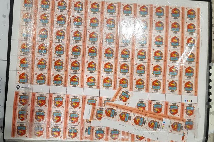 Збут підроблених поштових марок до так званої «ЛНР»: повідомлено про підозру двом особам (ФОТО)