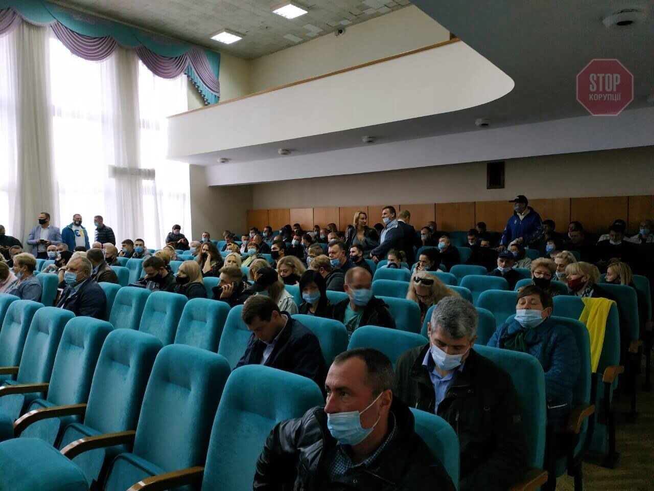  У Борисполі міська рада не змогла провести сесію. Засідання перенесли. Фото: СтопКор.