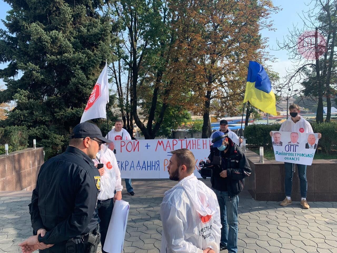 Поліції Дніпропетровщини передали досьє на Роя та Мартиненка. Фото: СтопКор.