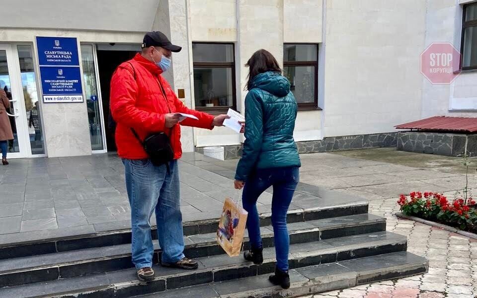  Активісти руху ''За чесні вибори'' працювали в Славутичі Фото: СтопКор