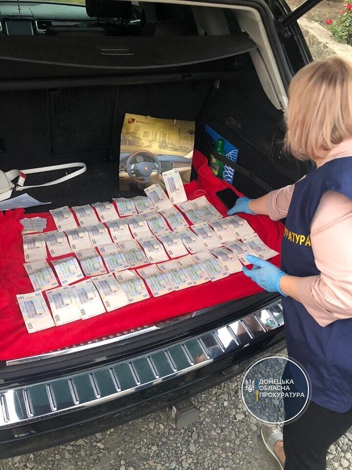 На Донеччині за одержання хабара судитимуть посадовця податкової служби та його спільника (ФОТО)
