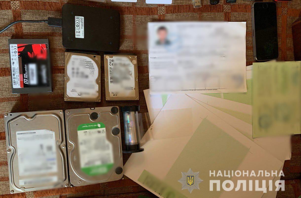 Одеські поліцейські оголосили іноземцю підозру у виготовленні підроблених документів