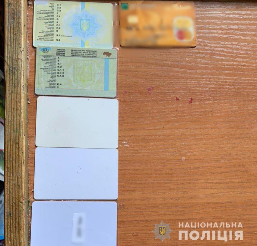 Одеські поліцейські оголосили іноземцю підозру у виготовленні підроблених документів
