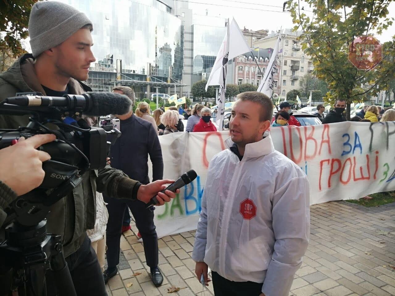  Учасники акції розповіли про афери за участі Осипова. Фото: СтопКор.