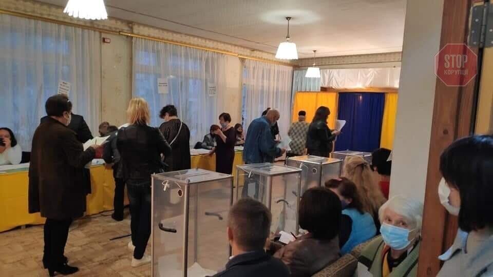  Процес голосування в Генічеську. Фото: СтопКор