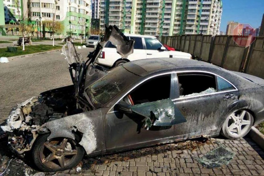 Підпалював елітні автівки на замовлення: в Одесі затримали пожежника (фото)