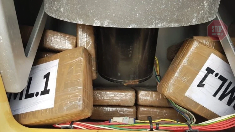 В Одеській області виявили 50 кг кокаїну, захованого в банах (фото)
