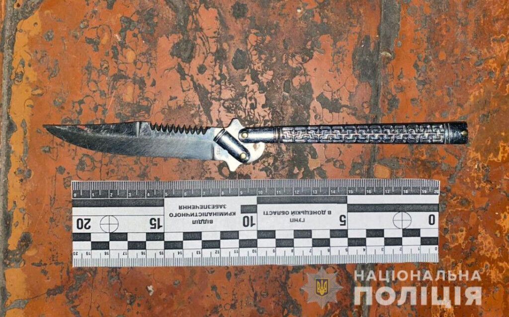 У Мирнограді поліція притягує до відповідальності жінку, яка вдарила ножем свого чоловіка
