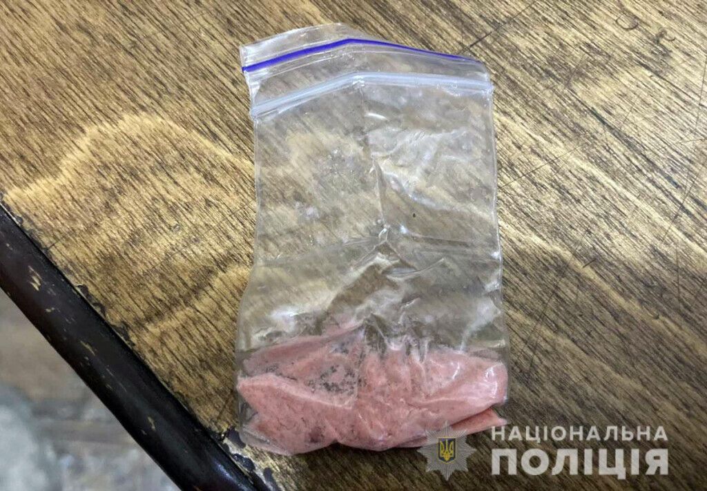 Поліцейські Селидова вилучили у виправній колонії цукерки з наркотичною начинкою
