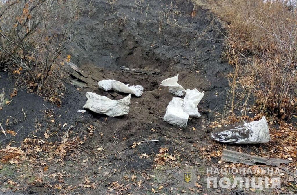 Правоохоронці виявили на території Добропільського району схрон боєприпасів