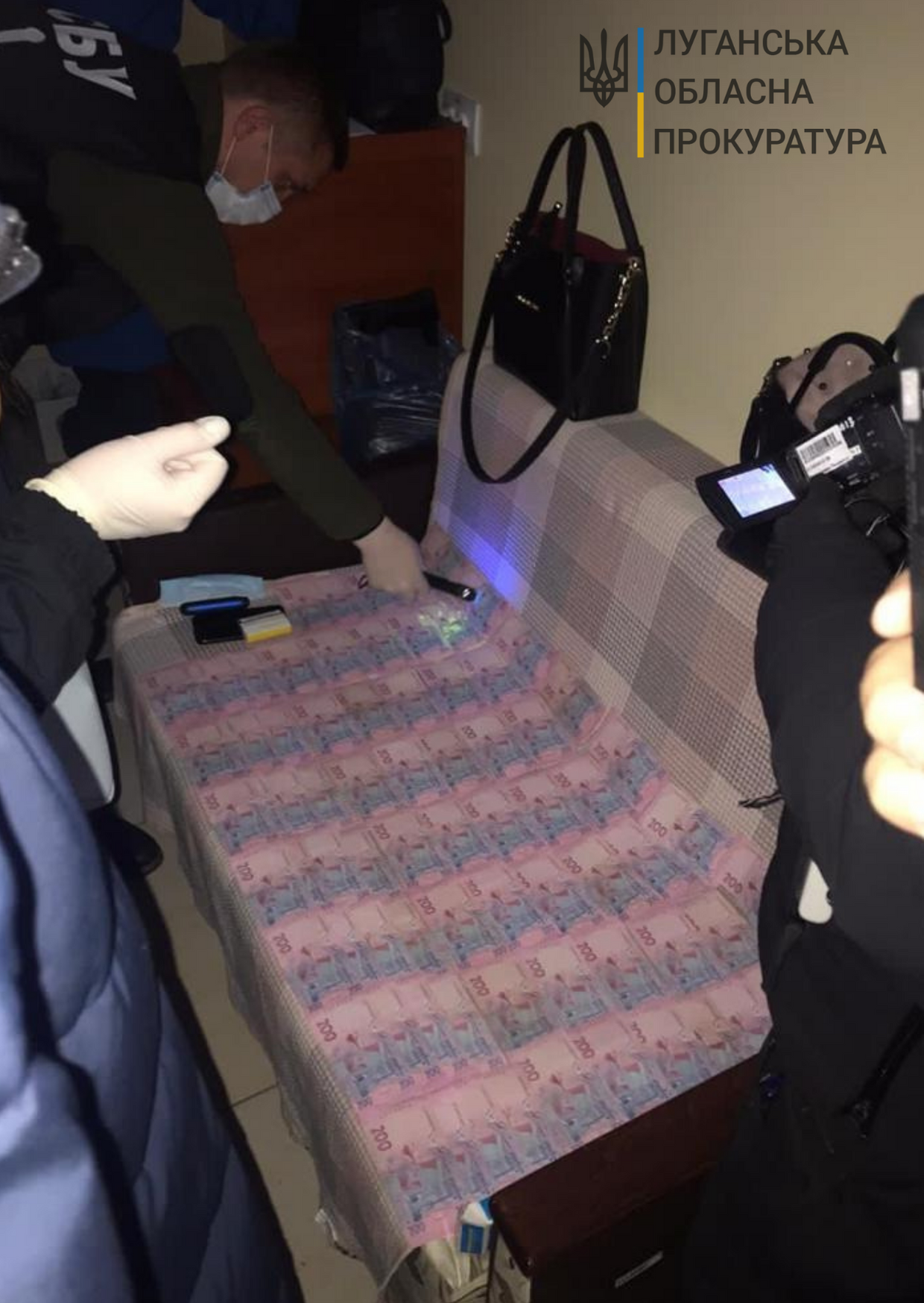 Вимагання від онкохворого неправомірної вигоди за операцію – викрито лікаря Луганського обласного онкологічного диспансеру (ФОТО)