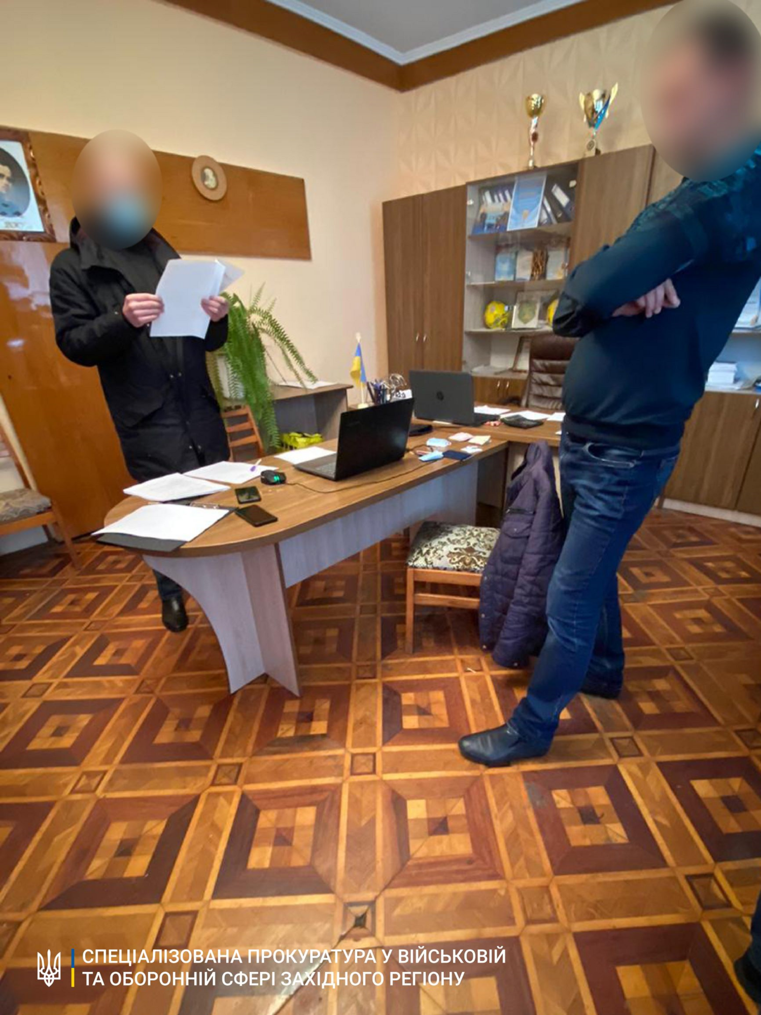 2200 доларів США хабара за відстрочку від військової служби – затримано посадовця військкомату (ФОТО)