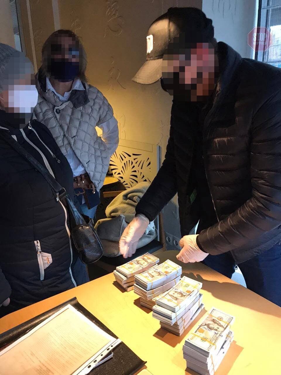 Новини Києва: затримано аферистів, які за півмільйона доларів обіцяли ''вирішити проблеми'' з Офісом генпрокурора (фото)