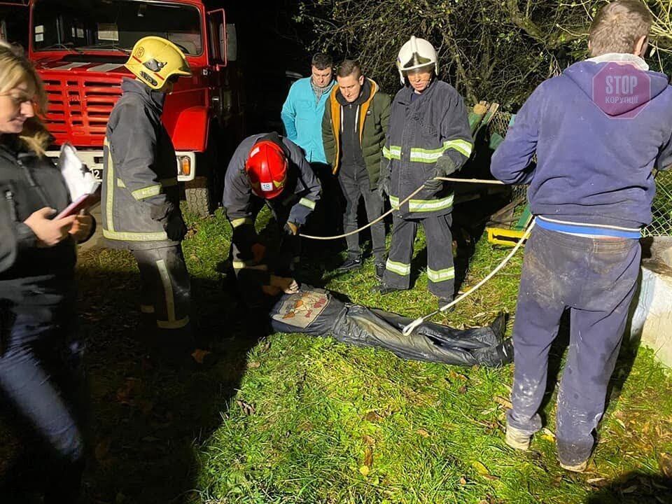 Допомагали копачі: у Рівненській області з колодязя витягнули мертвого чоловіка (фото)
